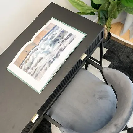 Luxurious 2br - Center דירה *