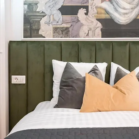 Luxurious 2br - Center Bükreş