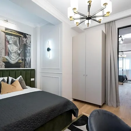Luxurious 2br - Center דירה *