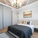 Luxurious 2br - Center Apartament