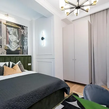 Luxurious 2br - Center Apartament