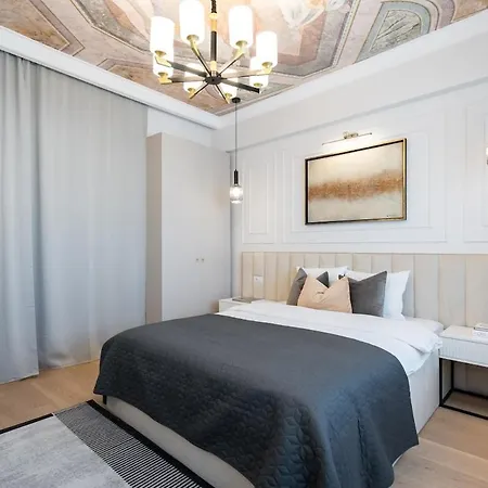Luxurious 2br - Center Apartmán